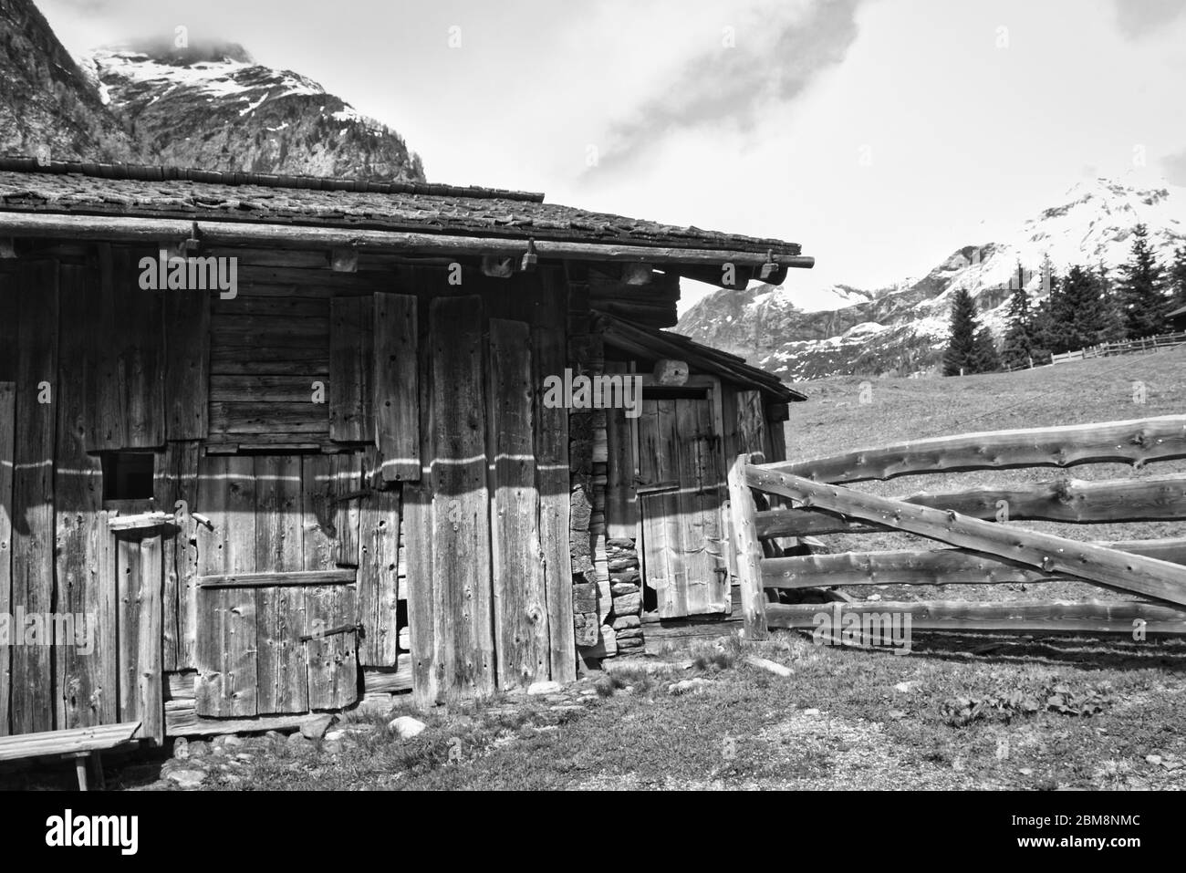 Matreier Tauernhaus, Felbertauern, Frühling, Alm, Almhütte, Hütten, Tradition, Landwirtschaft, Bergbauernhof, Gehöft, Almhütten, Haus, Holzhaus, histo Stockfoto