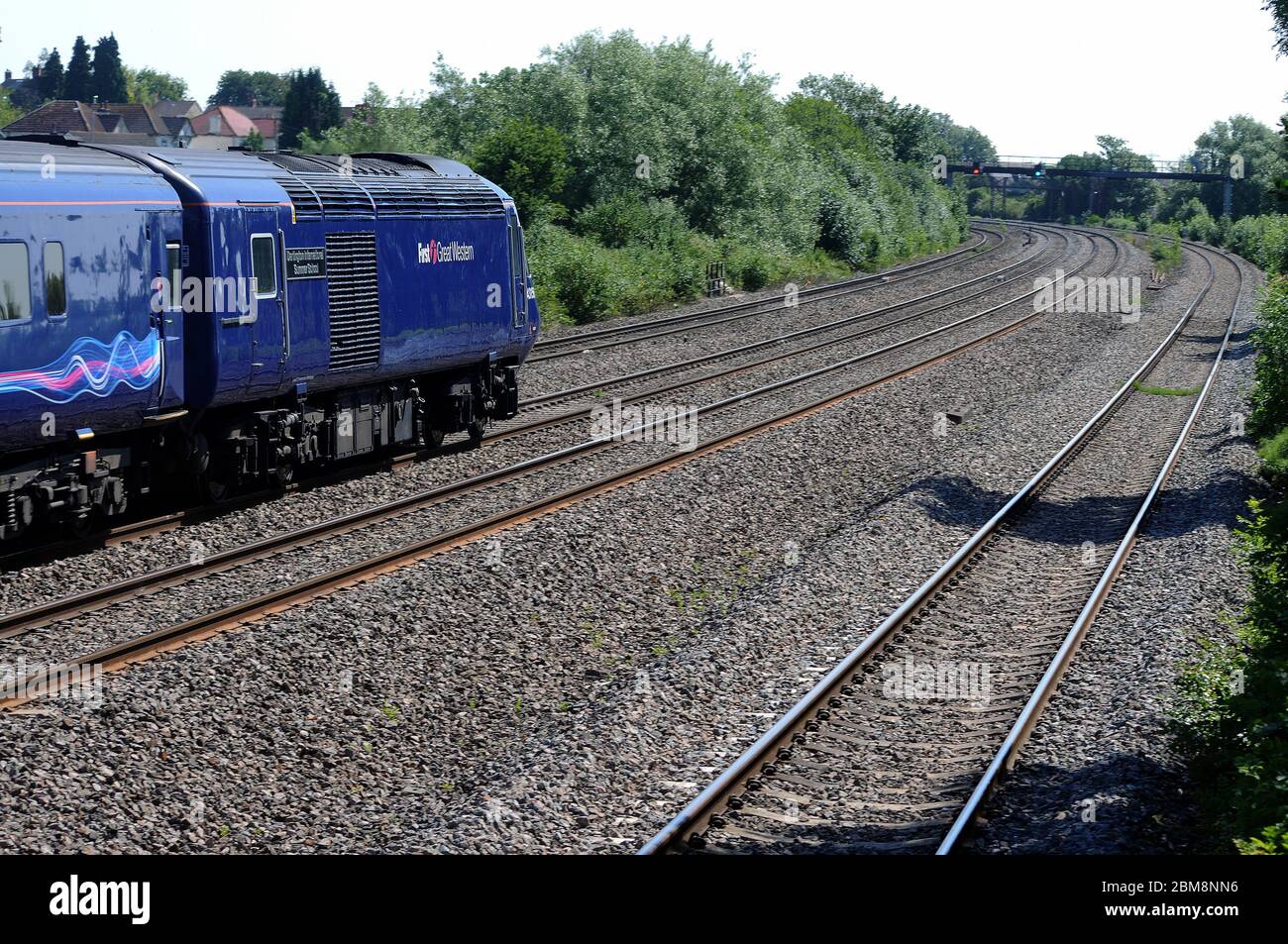 43156 'Doncaster International Summer School' leitet einen Gottesdienst in Magor in Richtung Osten. 43186 ist hinten. Stockfoto