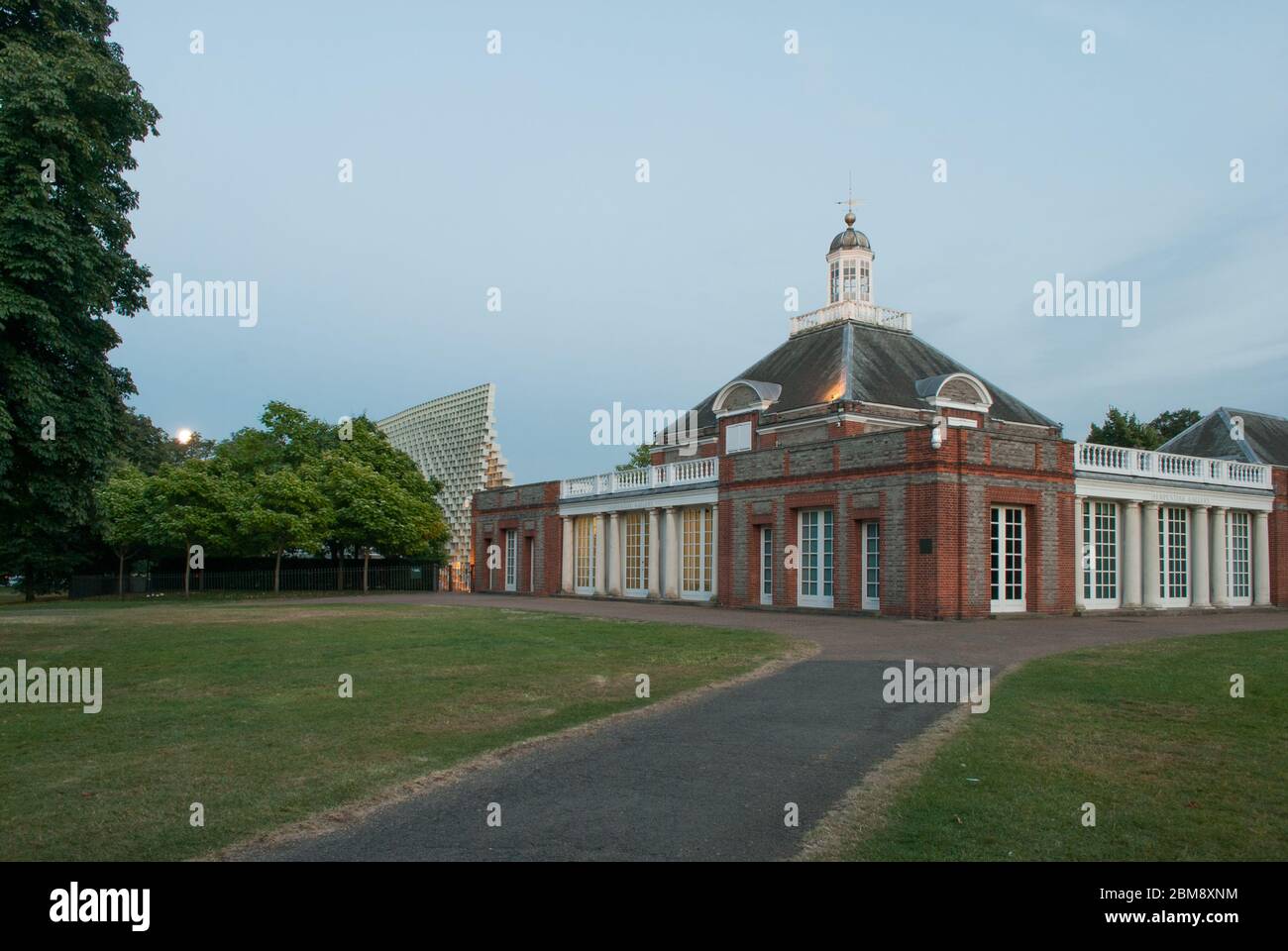 Sommerhauptpavillon Serpentine Galleries Serpentine Pavilion 2016, Kensington Gardens, London, W2 3XA von BIG Bjarke Ingels Group Stockfoto