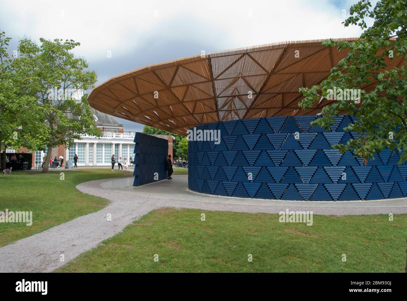 Sommerhauptpavillon Serpentine Galleries Serpentine Pavilion 2017, Kensington Gardens, London, W2 3XA von Diébédo Francis Kéré Stockfoto