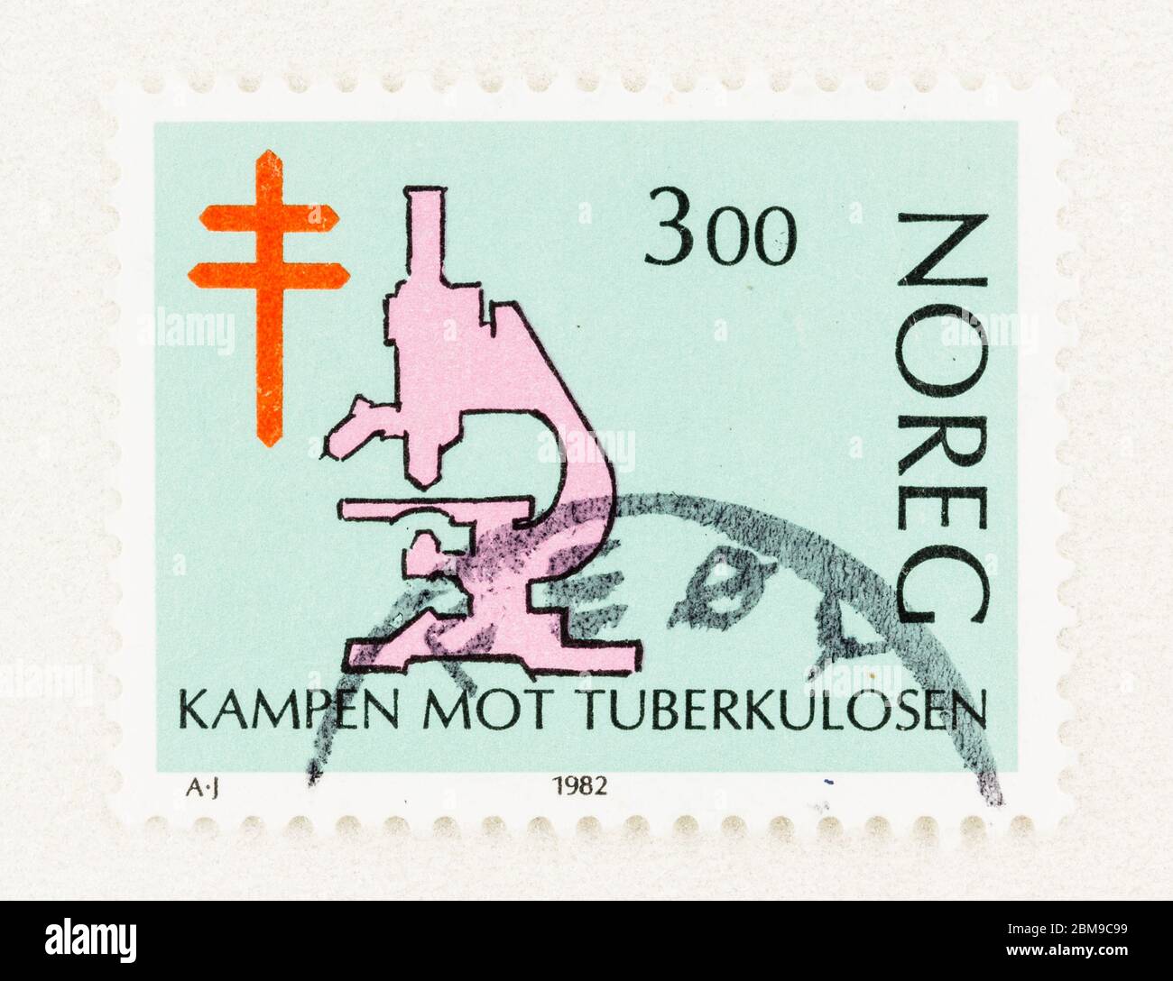 SEATTLE WASHINGTON - 3. Mai 2020: 1982 Anti-Tuberkulose-Kampagne auf Norwegen-Briefmarke, mit einem Mikroskop und Lungenassoziation-Symbol. Scott # 803 Stockfoto