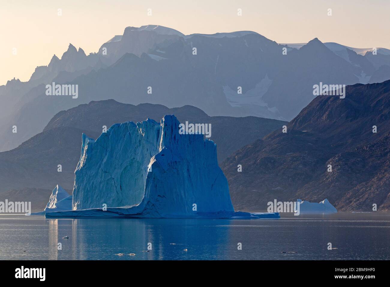 Eisberge in Scoresby Sund, der weltweit größten Fjord Stockfoto