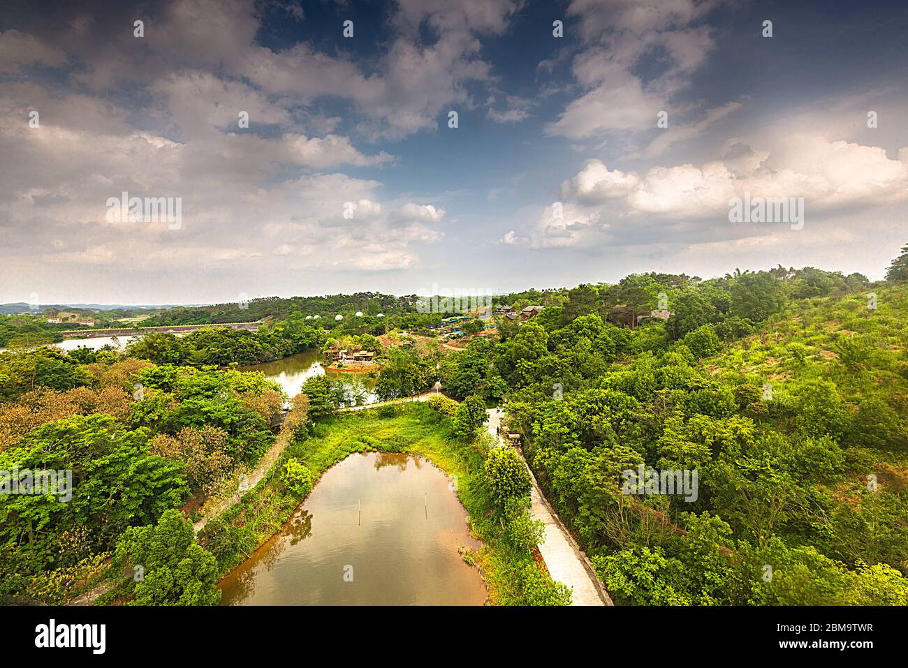 Overhead-Aufnahme der ländlichen Sonnenuntergang See Landschaft. Stockfoto