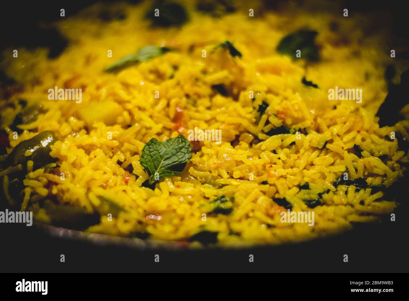 Minzblätter machen Tawa Pulao schöner aussehen Stockfoto