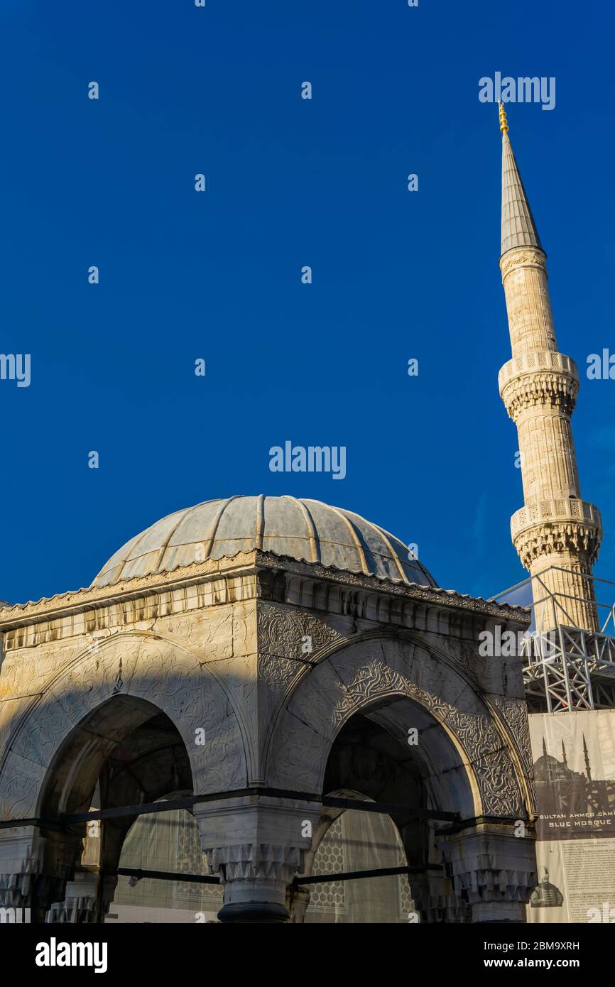 ISTANBUL, TÜRKEI - 10. NOVEMBER 2019: Sultan Ahmed Moschee (Blaue Moschee) in Istanbul, Türkei. Es wurde zwischen 1609 und 1616 während der Herrschaft gebaut Stockfoto