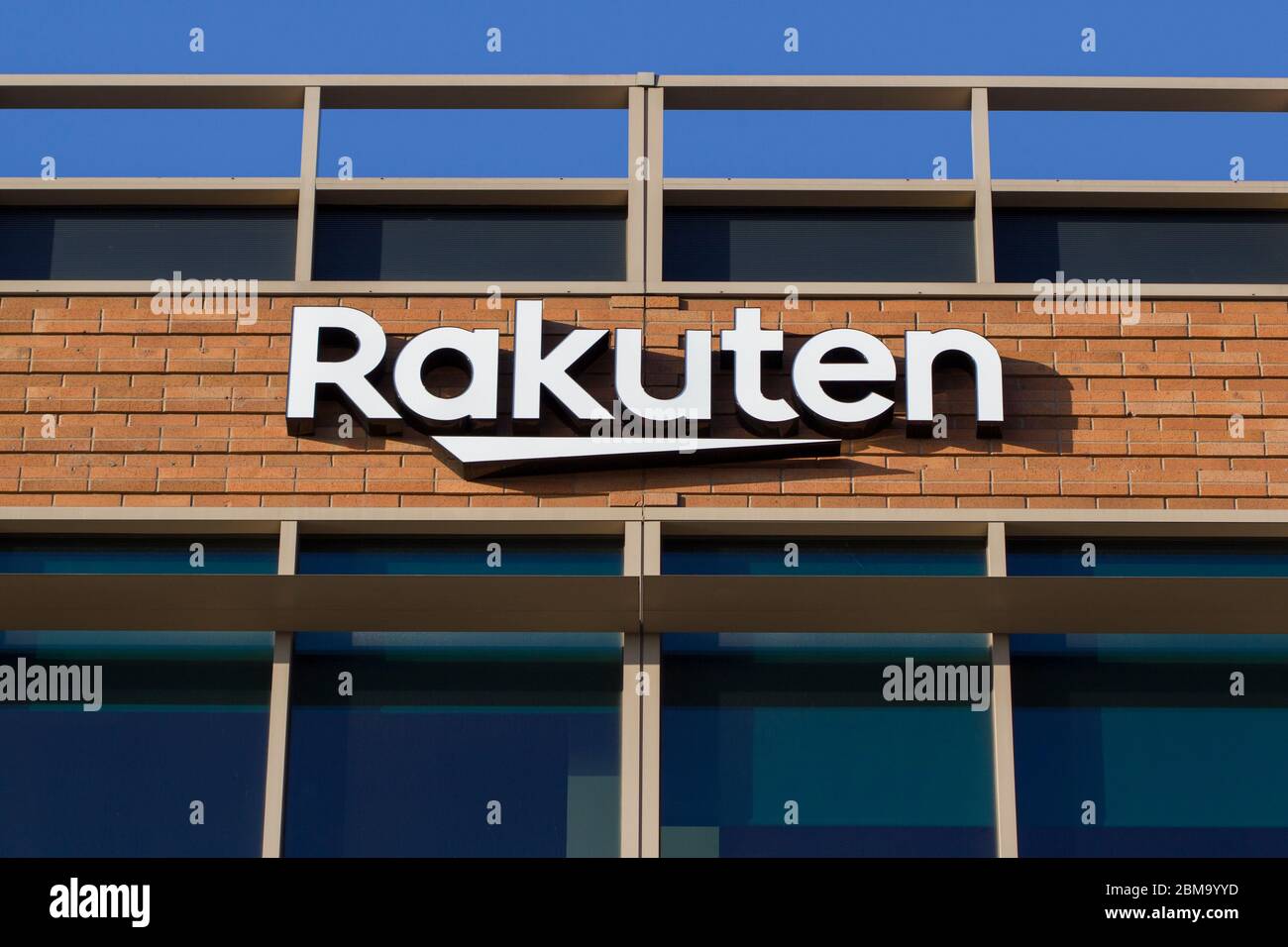 Das Rakuten-Logo auf dem Campus von Rakuten San Mateo. Rakuten, Inc. Ist ein japanisches Unternehmen für elektronischen Handel und Online-Einzelhandel mit Sitz in Tokio. Stockfoto