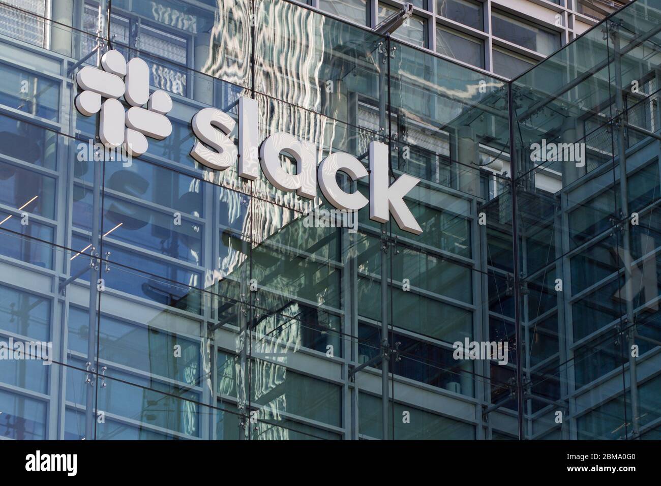 Das Außengebäude des Computersoftwareunternehmens Slack Technologies, Inc. Slack ist eine B2B-Software, ein Messenger für den Arbeitsplatz und ein Kommunikationswerkzeug für Teams. Stockfoto