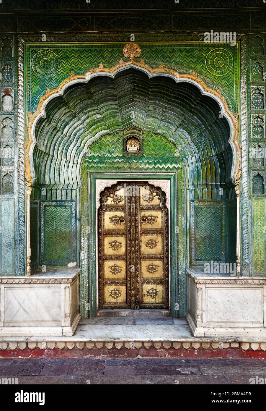 Das grüne Tor in Pitam Niwas Chowk in Stadt Jaipur Palace Museum, Indien. Stockfoto