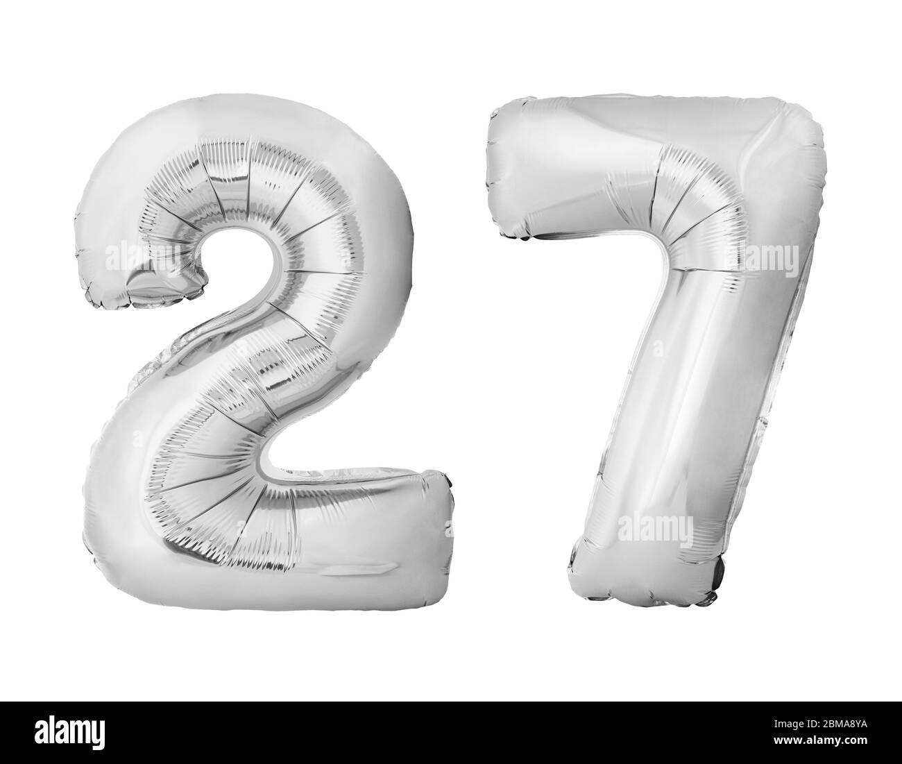 Nummer 27 siebenundzwanzig aus silbernen aufblasbaren Ballons auf weißem Hintergrund isoliert Stockfoto
