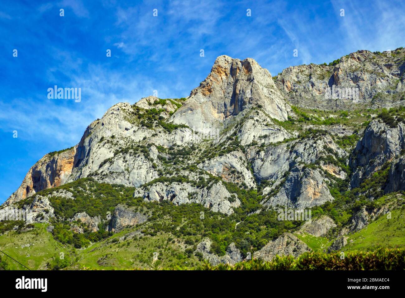 Kalkstein Berg von Sinsat in der Ariege, Südfrankreich, Frankreich, Französisch Pyrenäen, Pyrenäen Stockfoto