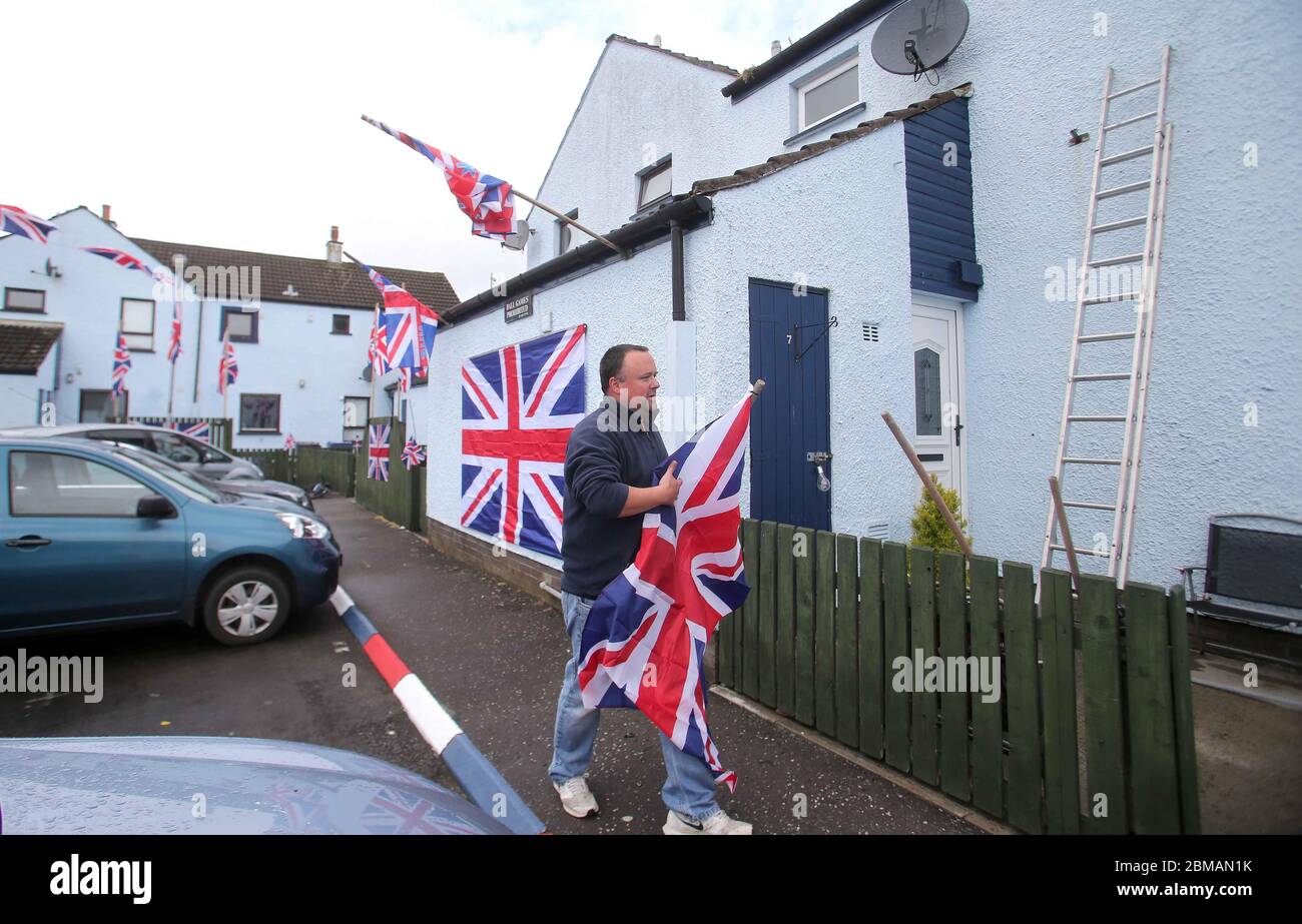 Bushmills, Nordirland. 8. Mai 2020..die Familie Neill bereitet sich auf ihre eigenen VE Day Feierlichkeiten in ihrem Haus in Bushmills (Wayne Neill) vor.Pic Steven McAuley/McAuley Multimedia Credit: Steven McAuley/Alamy Live News Stockfoto