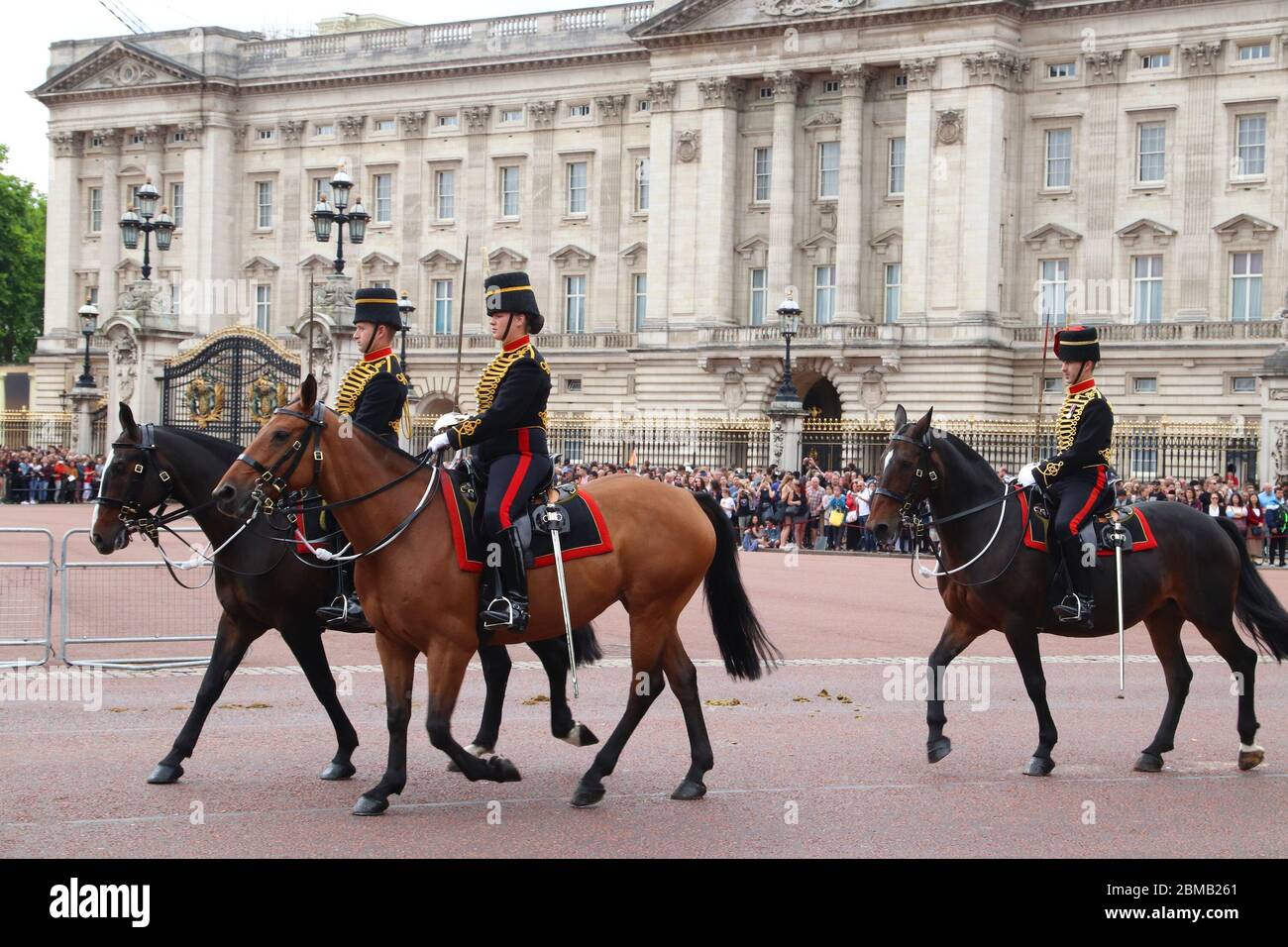 LONDON, UK - 15. JULI 2019: Horse Guards Zeremonie während der wachablösung vor dem Buckingham Palace, London. Stockfoto