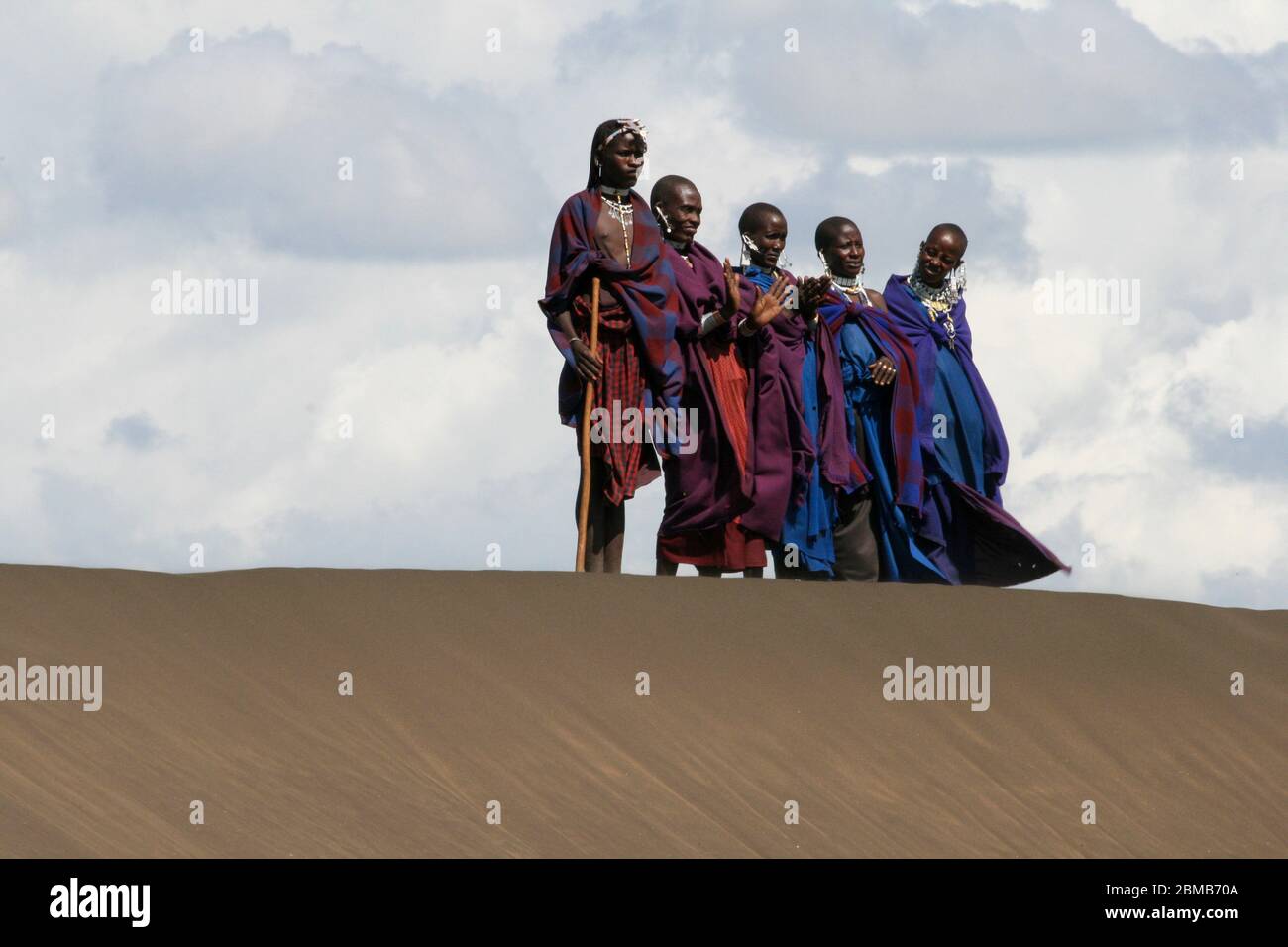 Maasai Stammesmenschen Maasai ist eine ethnische Gruppe von halbnomadischen Menschen. Fotografiert in Tansania Stockfoto