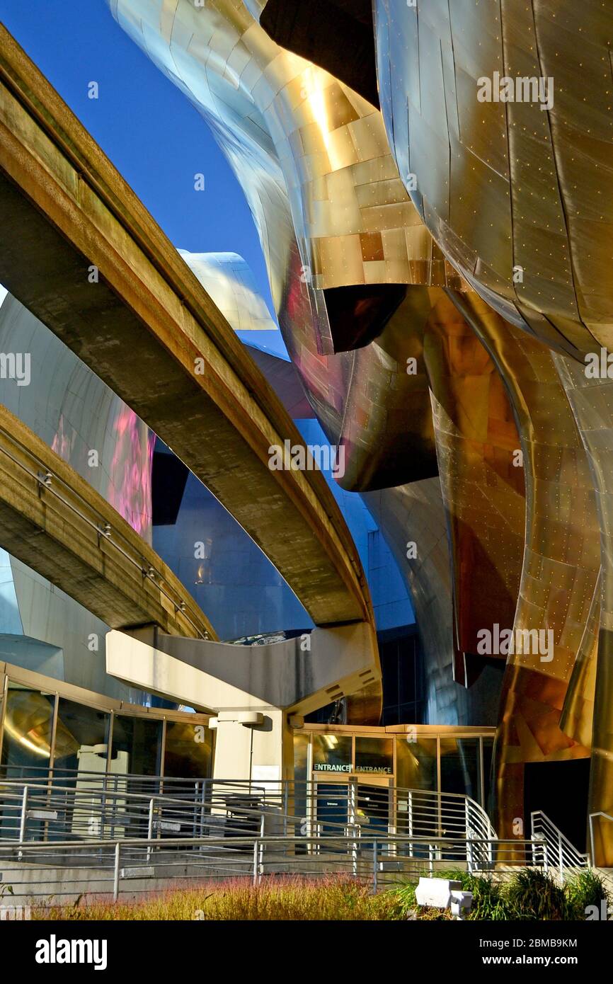 Seattle 2013, EMP Experience Music Project ist ein Museum der Popkultur und Science Fiction, entworfen vom kanadischen Architekten Frank Gehry. Stockfoto