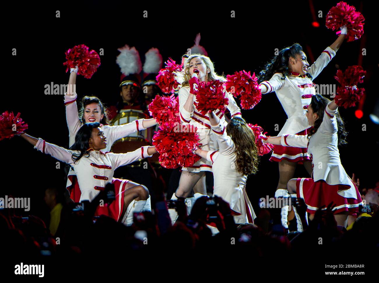 MADONNA - EDINBURGH, SCHOTTLAND - 21/7/2012 Tausende Fans begrüßten Madonna im Murrayfield Stadion, Edinburgh, in ihrem ersten schottischen Konzert. (P Stockfoto