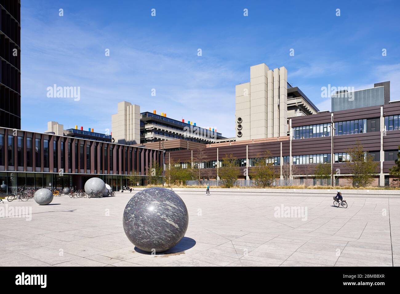 Das Panum-Gebäude und der Maersk-Turm, in dem die Fakultät für Gesundheit und medizinische Wissenschaften der Universität Kopenhagen untergebracht ist; Dänemark Stockfoto