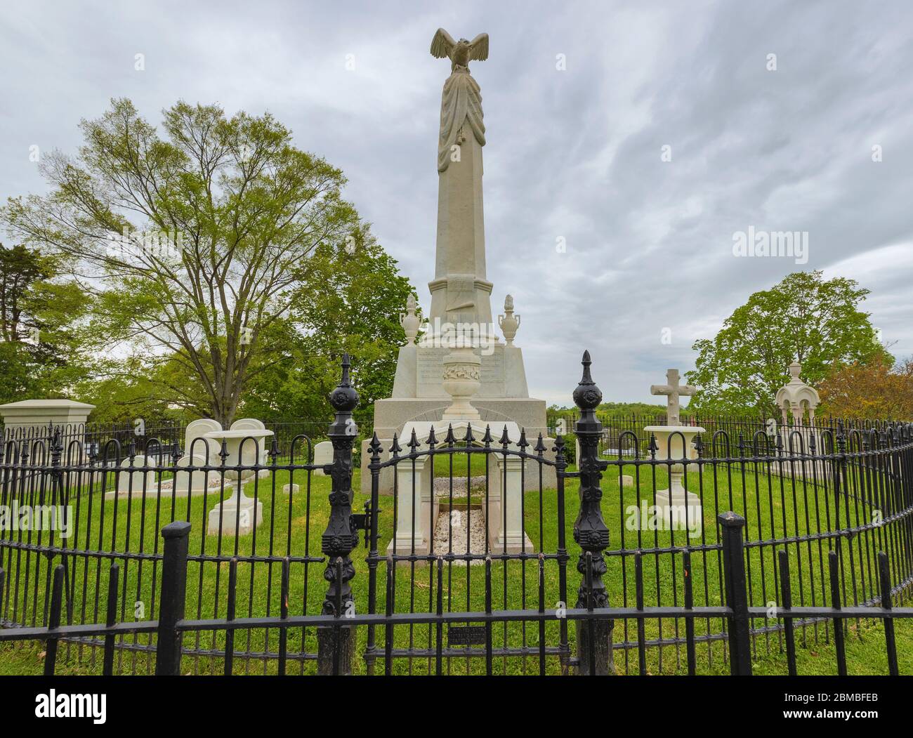 Greeneville, Tennessee, USA - 25. April 2020: Andrew Johnson-Familiengrundstück auf dem Nationalfriedhof, der seinen Namen trägt, in Greenville, Tennessee. Stockfoto