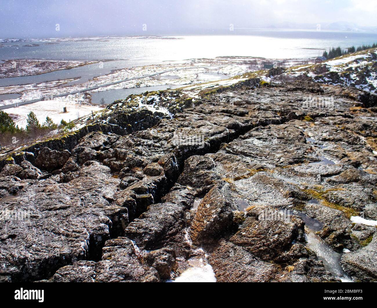 Ebenen von Thingvellir (Þingvellir) in Island, das tektonische Rifttal der nordamerikanischen und eurasischen Kontinentalplatten am Goldenen Kreis. Stockfoto