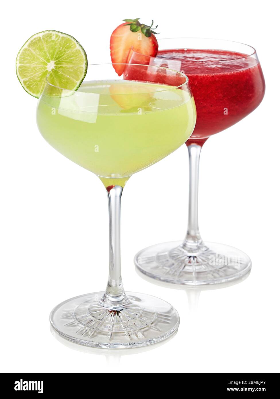 Gläser mit klassischen Limette und Erdbeere Daiquiri Cocktail Stockfoto