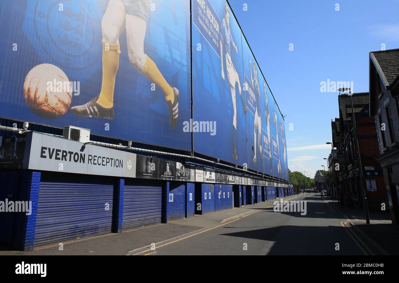 Liverpool, Großbritannien. Mai 2020. Everton's Goodison Park Stadion während der Aussetzung der Premier League. Ein Blick auf den geschlossenen Everton FC Empfang und die verlassene Goodison Road Credit: Action Plus Sports/Alamy Live News Stockfoto