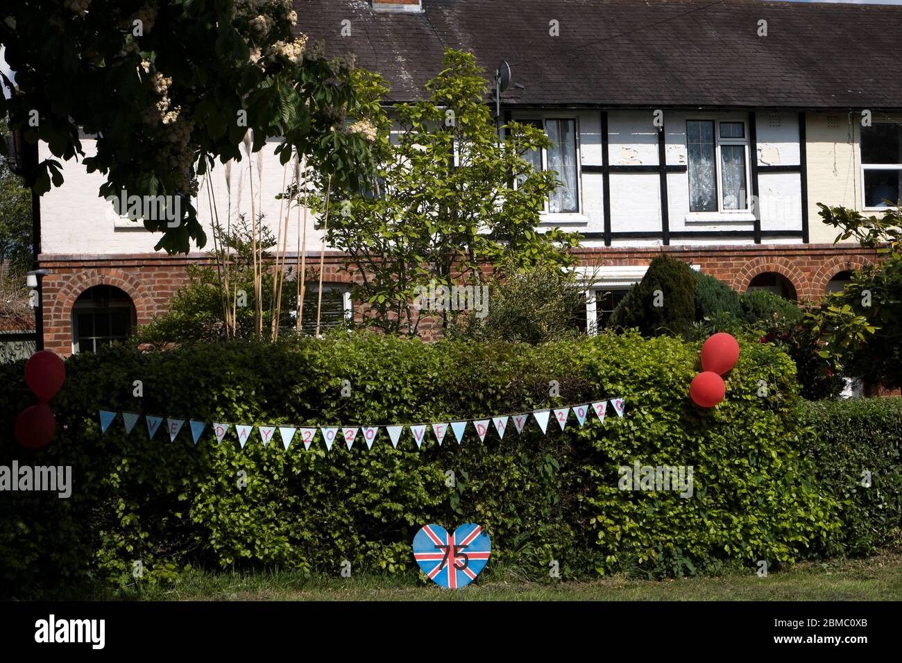 Eine Union Jack-förmige Herzschau VE Day in Bugbrooke, Northamptonshire Stockfoto