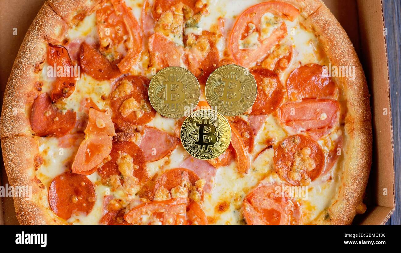 Bitcoin Pizza Tag 22. Mai. cryptocommunity Urlaub. 2 Pizzen für einen Preis  von 10000 Bitcoins. Pizza Index Stockfotografie - Alamy