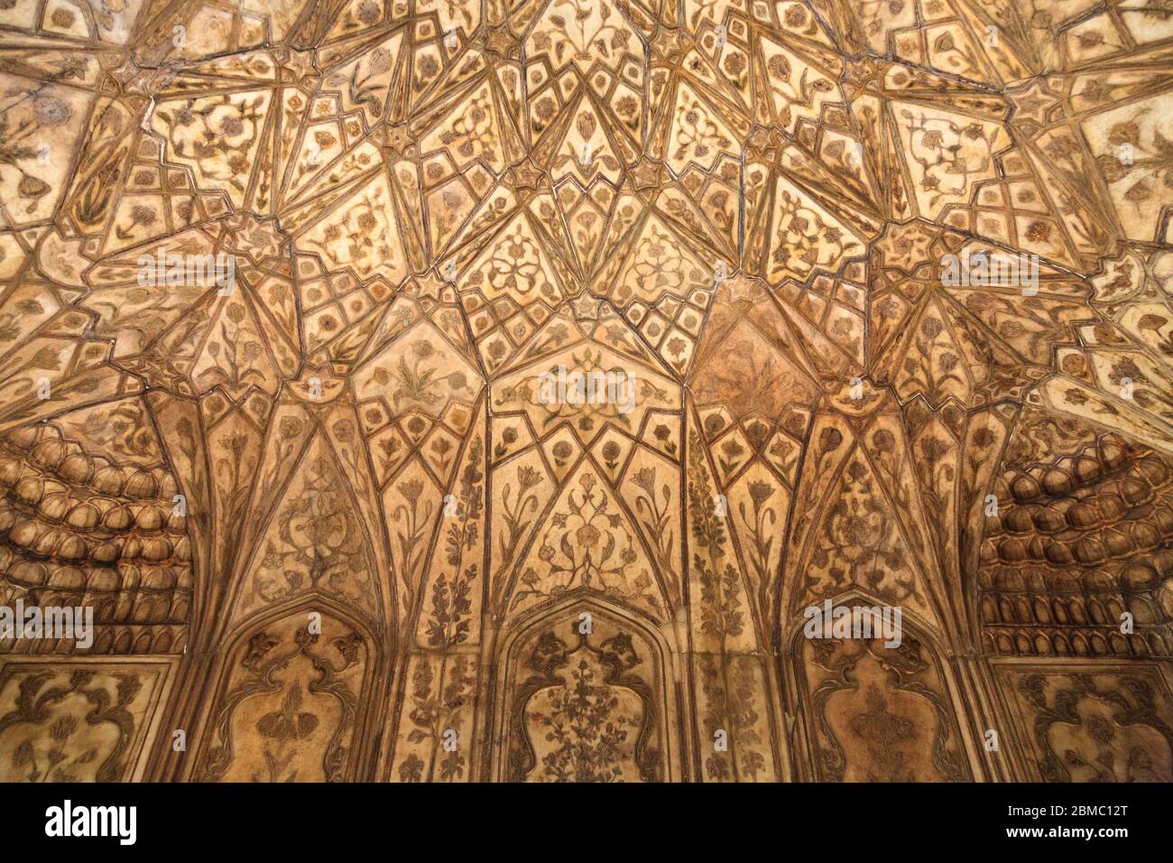 Detail der Wanddekorationen im Musamman Burj Palast in Agra Fort, Uttar Pradesh, Indien Stockfoto