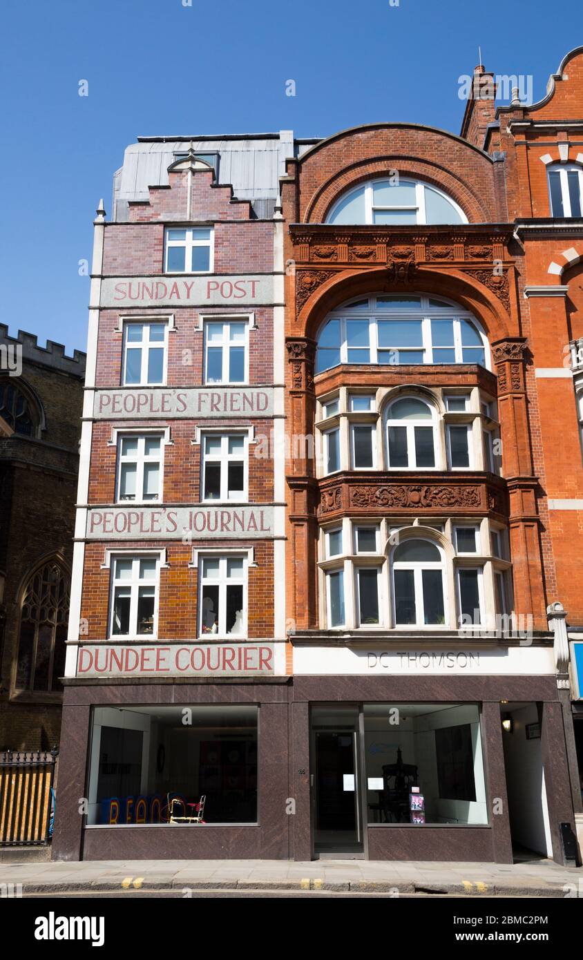 Die Londoner Büros des Zeitungsverlegers D.C. Thomson & Co. Ltd, 185 Fleet St, London EC4A 2HS. GROSSBRITANNIEN. Diese letzte Redaktion in Fleet Street wurde 2016 geschlossen, aber das Werbetreibende arbeitete weiterhin im Gebäude. (118) Stockfoto