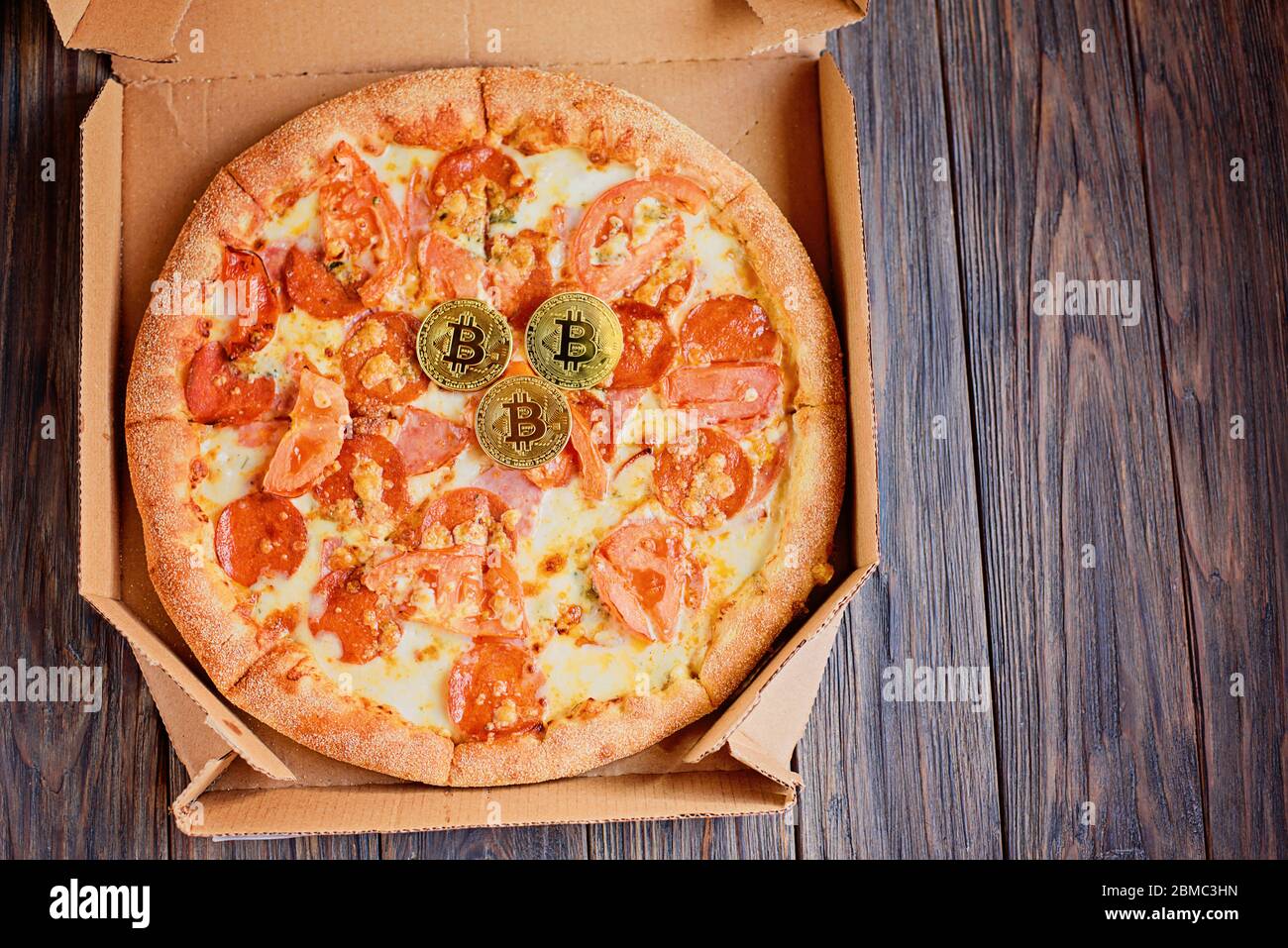 Bitcoin Pizza Tag 22. Mai. cryptocommunity Urlaub. 2 Pizzen für einen Preis  von 10000 Bitcoins. Pizza Index Stockfotografie - Alamy