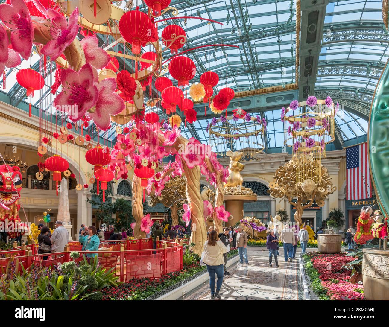 Bellagio Conservatory & Botanical Gardens dekoriert für chinesisches Neujahr, Bellagio Hotel and Casino, Las Vegas Strip, Las Vegas, Nevada, USA Stockfoto