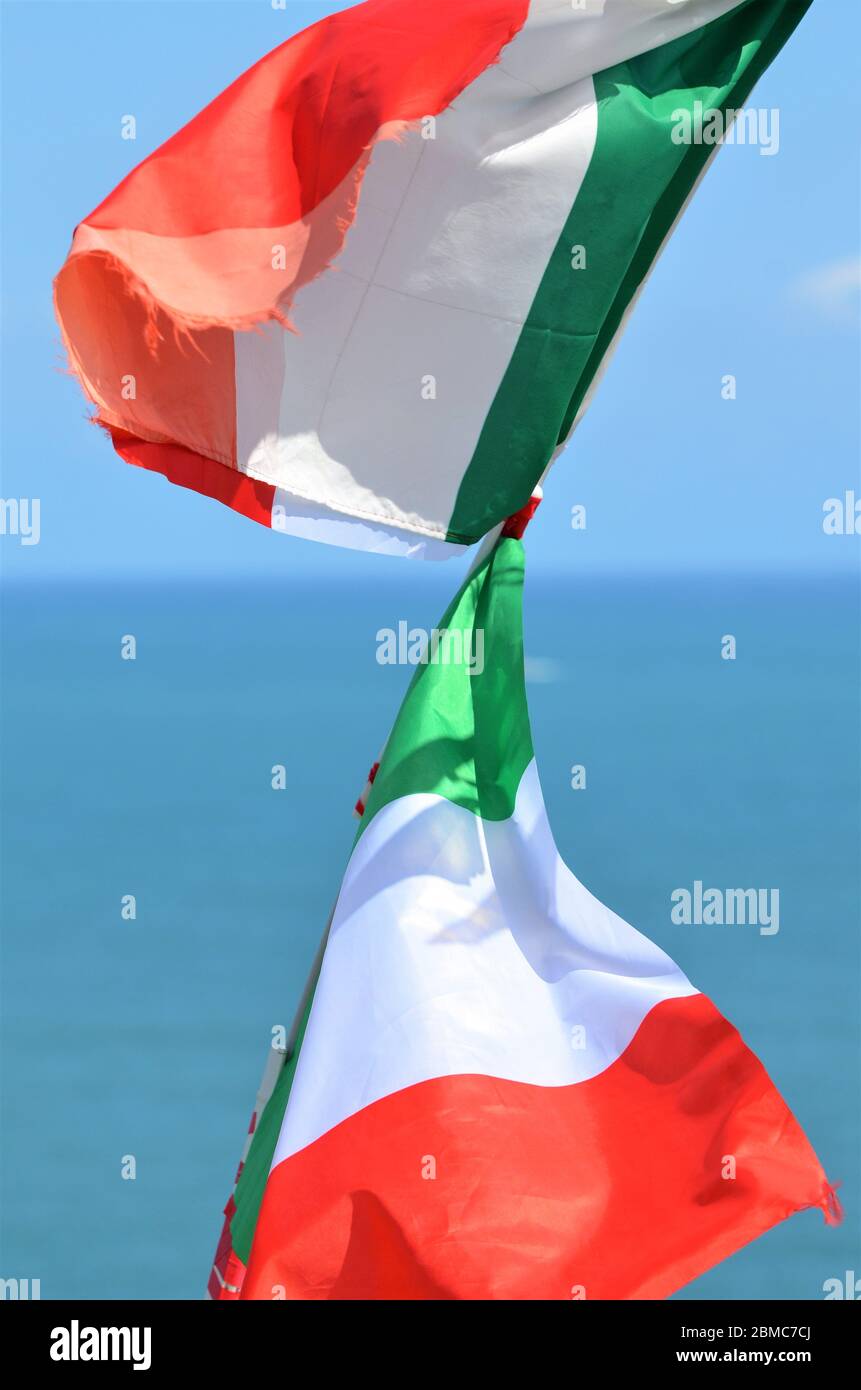 italienische Flagge im Wind Stockfoto
