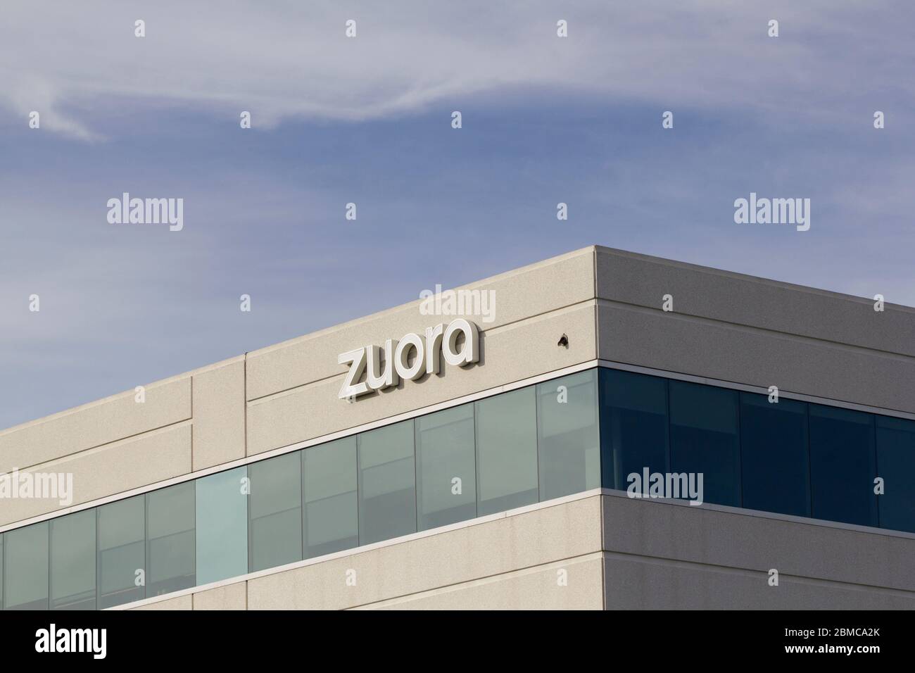 Das Zuora-Zeichen ist am 16. Februar 2020 am Hauptsitz des amerikanischen Unternehmens-Software-Unternehmens Zuora in Redwood City, Kalifornien, zu sehen. Stockfoto