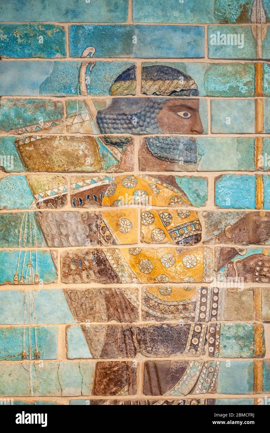 Der Bogenfries aus dem Palast des Darius in Susa von c 510 v. Chr. ausgestellt im Louvre, Paris Stockfoto