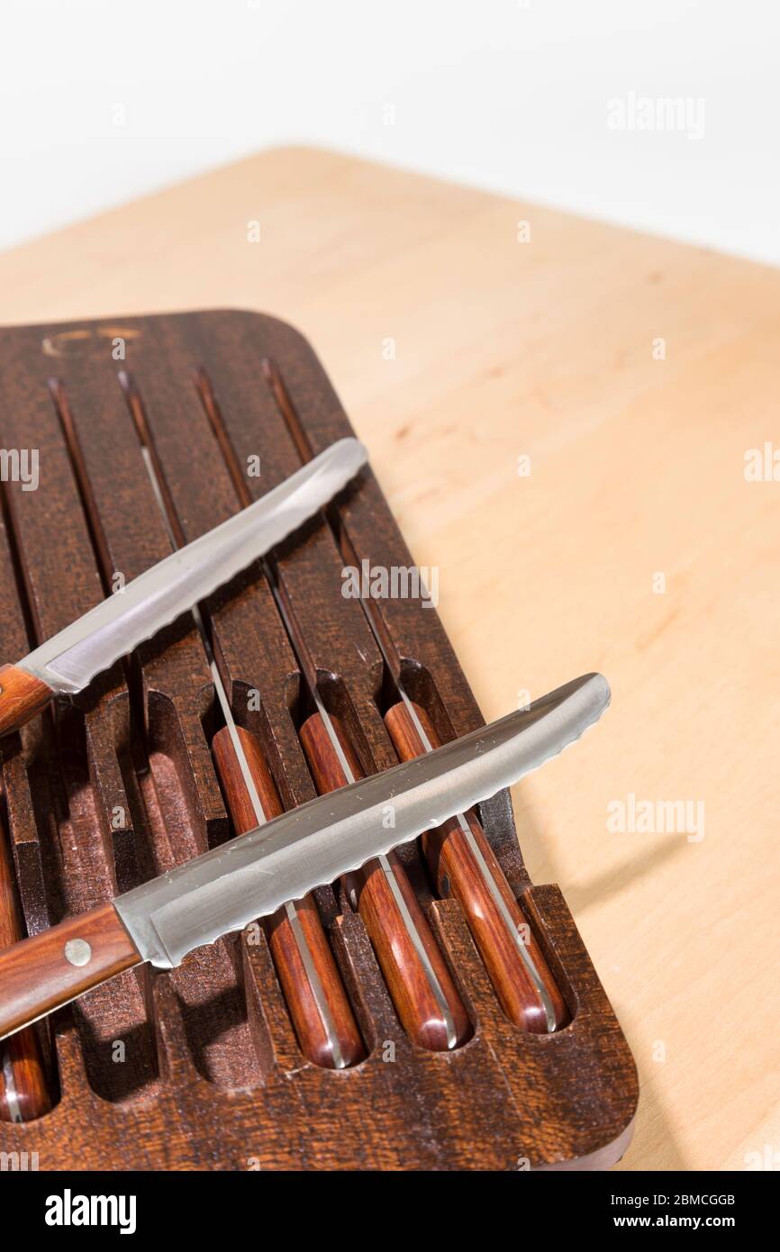 Ein Vintage-Set von amerikanischen handgefertigten Steakmessern, USA Stockfoto