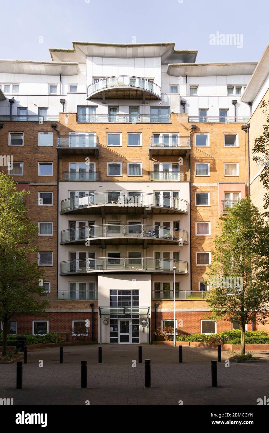 Wohnungen und Penthäuser am Winterthur Way, Basingstoke, UK. Konzept: Wohnungsmarkt, Immobilienmarkt, Immobilienpreise, Vermietung, Verkauf von Häusern, Wohnungen Stockfoto