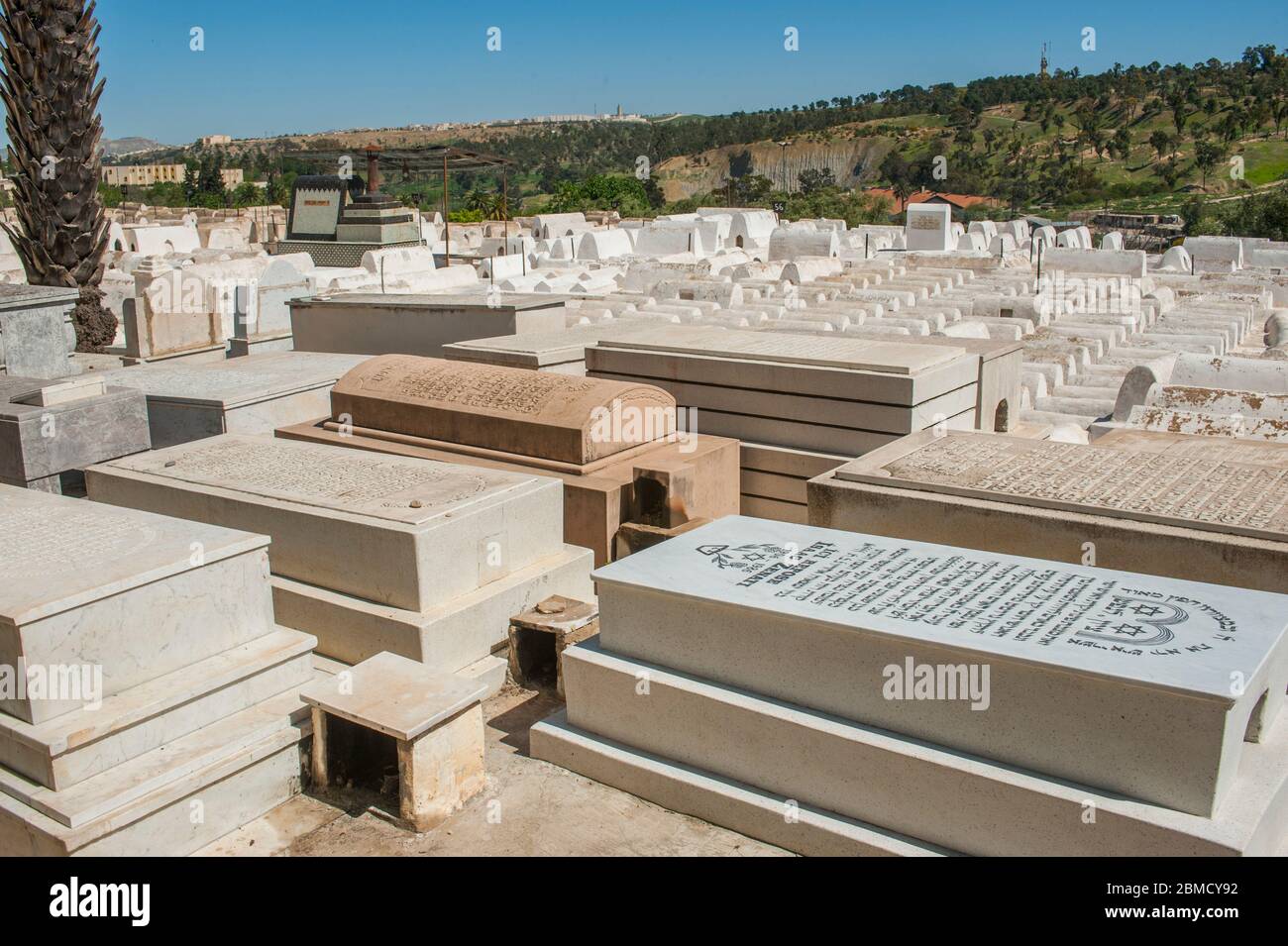 Der jüdische Friedhof im jüdischen Viertel der Medina (Altstadt) der Stadt Fes (oder Fes) in Marokko. Stockfoto