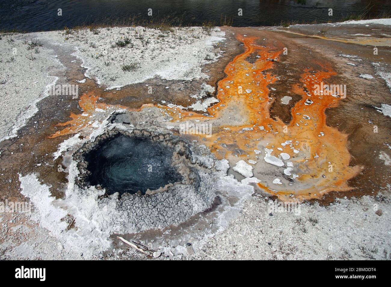 Von gelb bis blau vulkanisches Becken Stockfoto