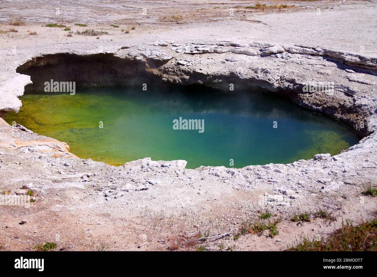 Von gelb bis blau vulkanisches Becken Stockfoto