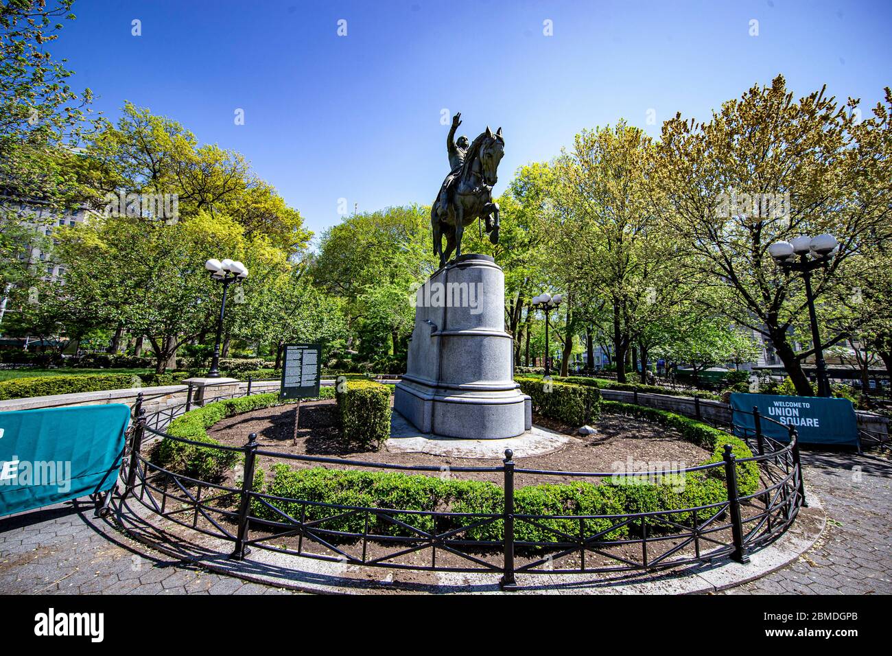 New York, N.Y/USA - 7. Mai 2020:George Washington Statue auf einem ruhigen Union Square wegen Gesundheitsrisiken von COVID. Quelle: Gordon Donovan/Alamy Live News Stockfoto