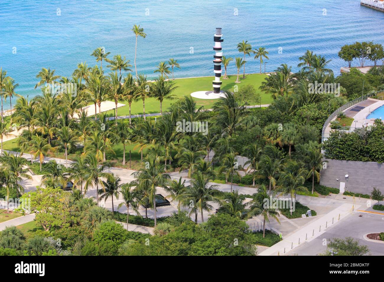 Miami Beach, Florida South pointe Park am Wochenende wegen der Coronoavirus Regeln geschlossen, die von Besuchern missachtet werden Stockfoto