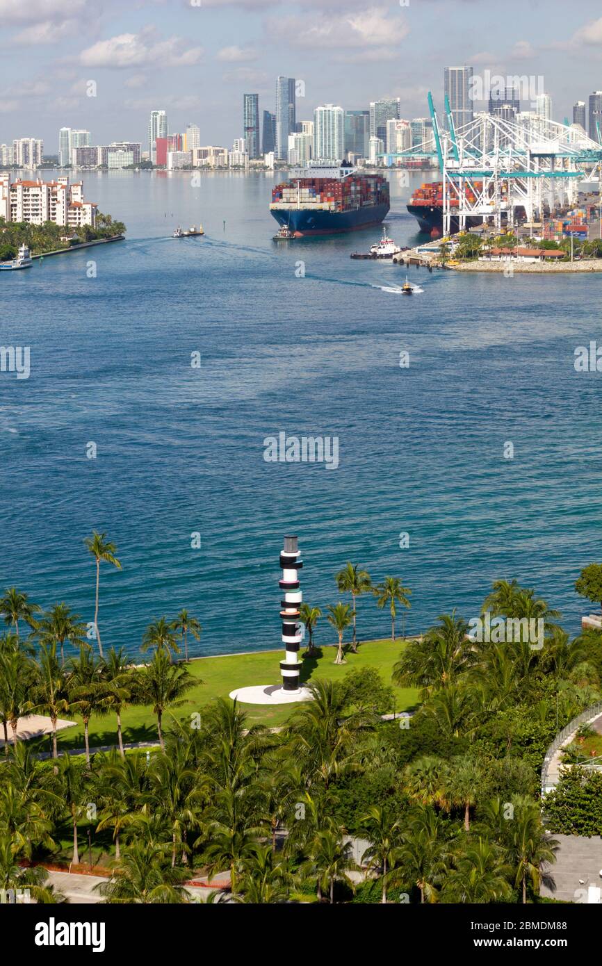 Miami Beach, Florida South pointe Park am Wochenende wegen der Coronoavirus Regeln geschlossen, die von Besuchern missachtet werden Stockfoto