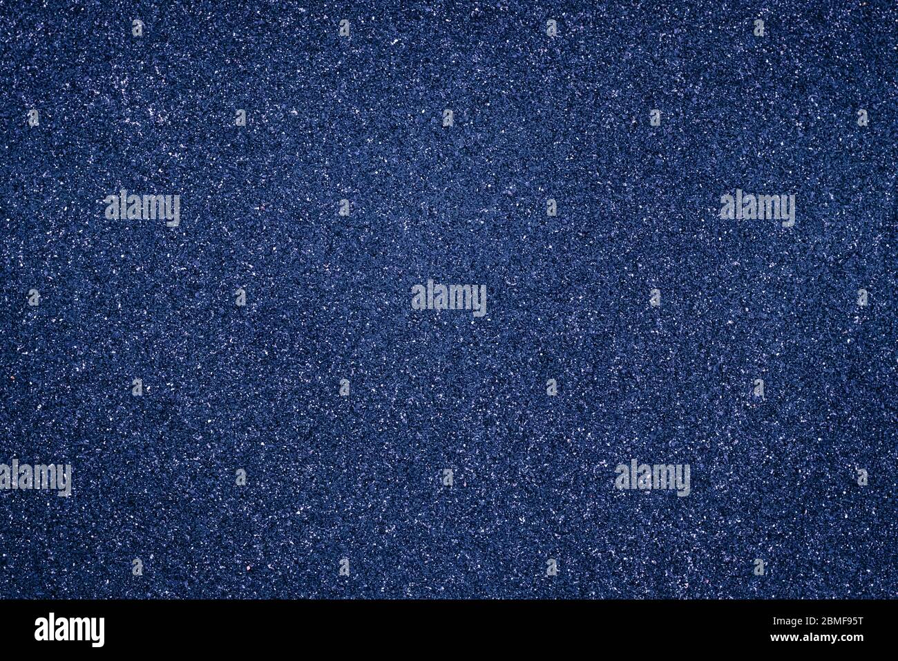 Abstrakter Hintergrund, dunkelblau körnige Textur. Grunge Wand glänzende Oberfläche. Pantone Farbtrend Stockfoto