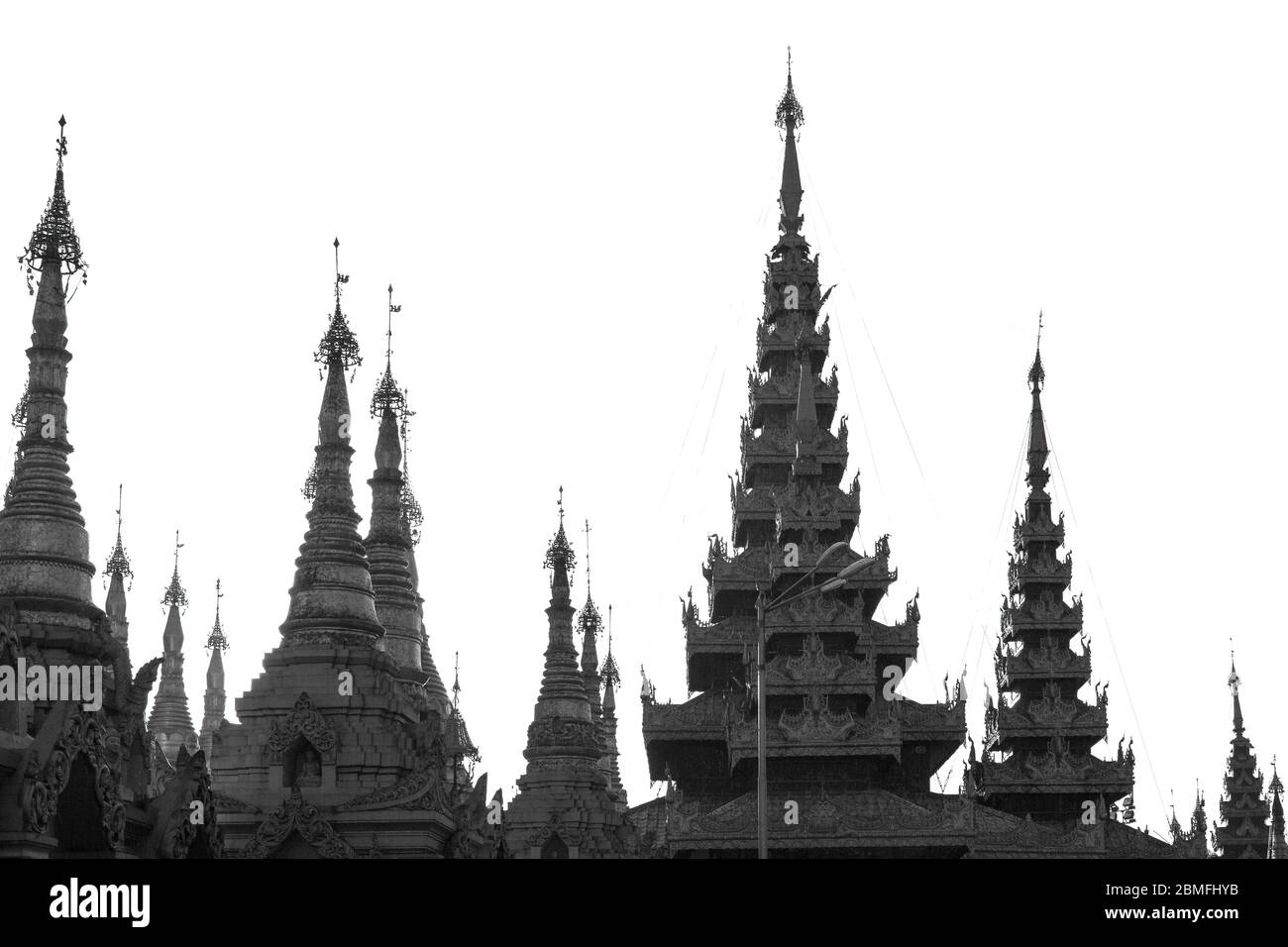 Einige der vielen Türme und Stupas der Shwedagon Pagode auf dem Singuttara Hill in Yangon (Rangun), Myanmar Stockfoto