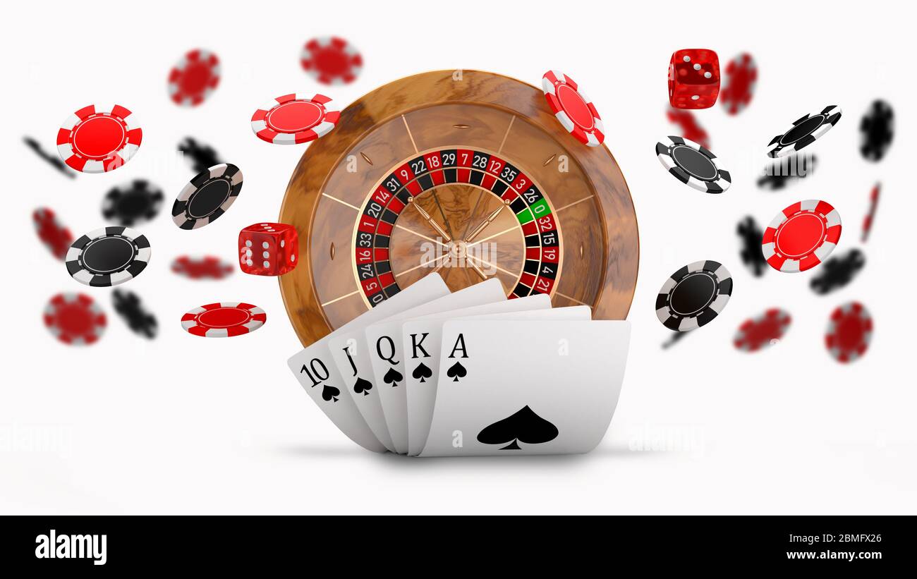 Casino Roulette Rad und fliegende Chips Hintergrund mit Royal Flush Hand Kombination Stockfoto