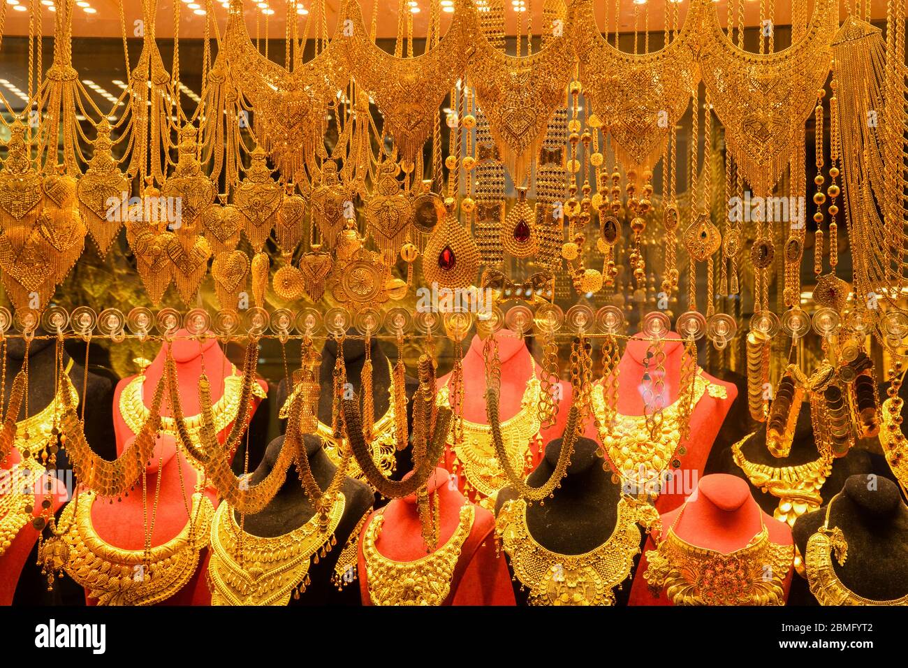 Goldschmuck auf dem orientalischen Basar in Istanbul, Souvenirs, Geschenke,  Reisen Stockfotografie - Alamy