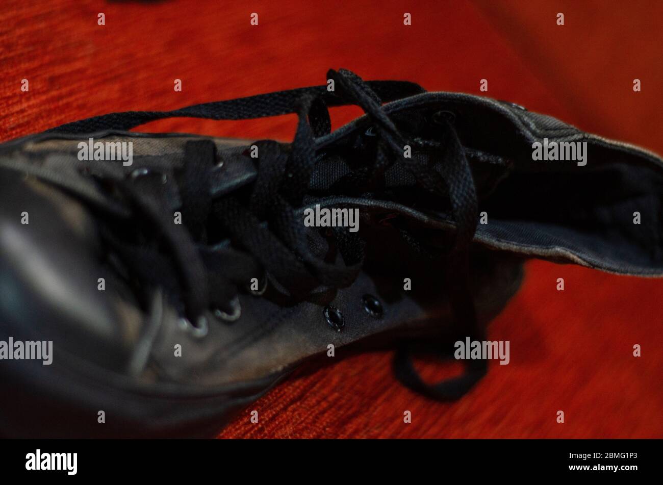 Zerlumpte Schwarze Stilvolle Schuhe, Vintage Schwarz Stilvolle Schuhe Stockfoto