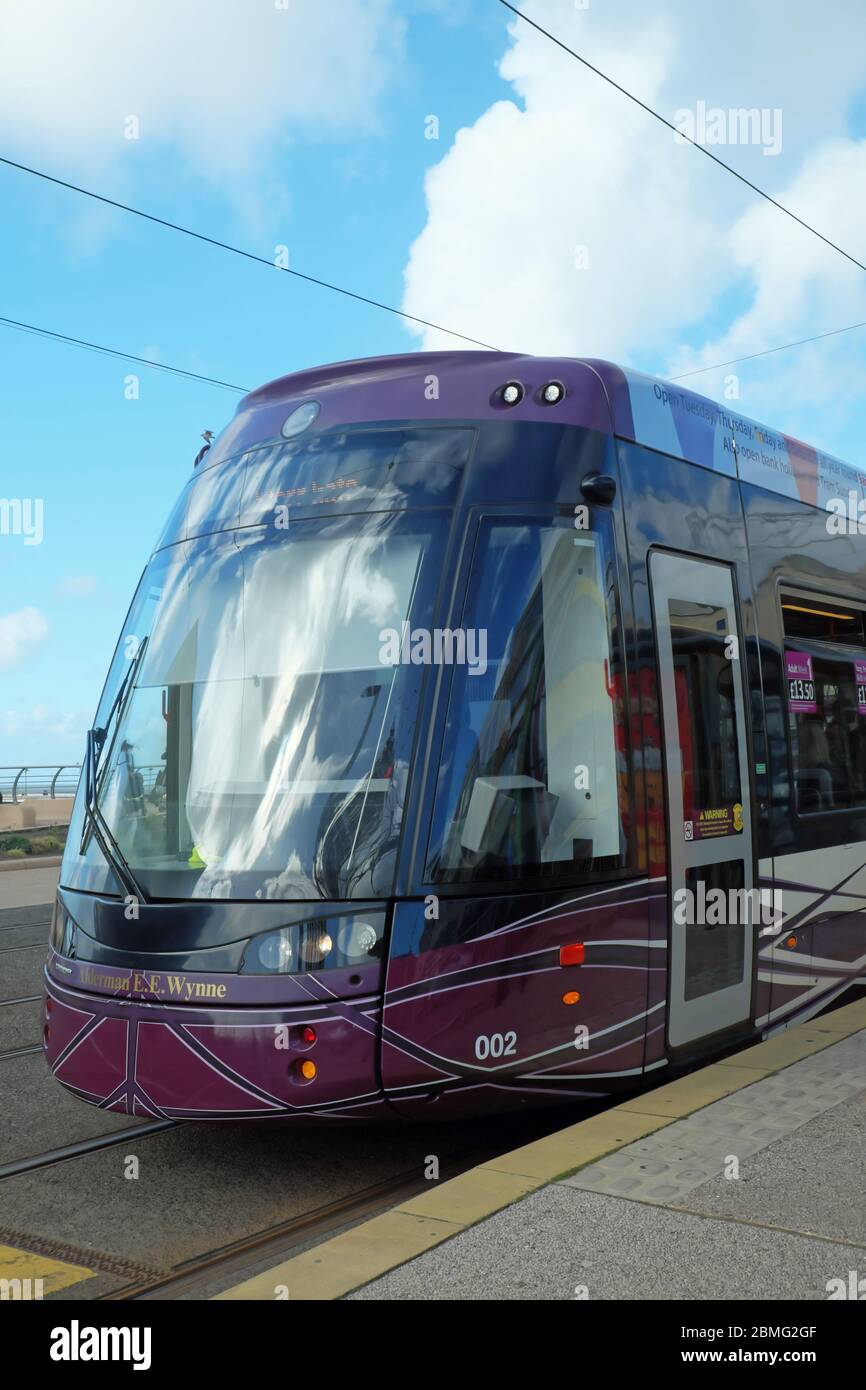 Bombardier Flexity 2 Tram in Aktion in Blackpool, Lancashire England, Großbritannien Stockfoto