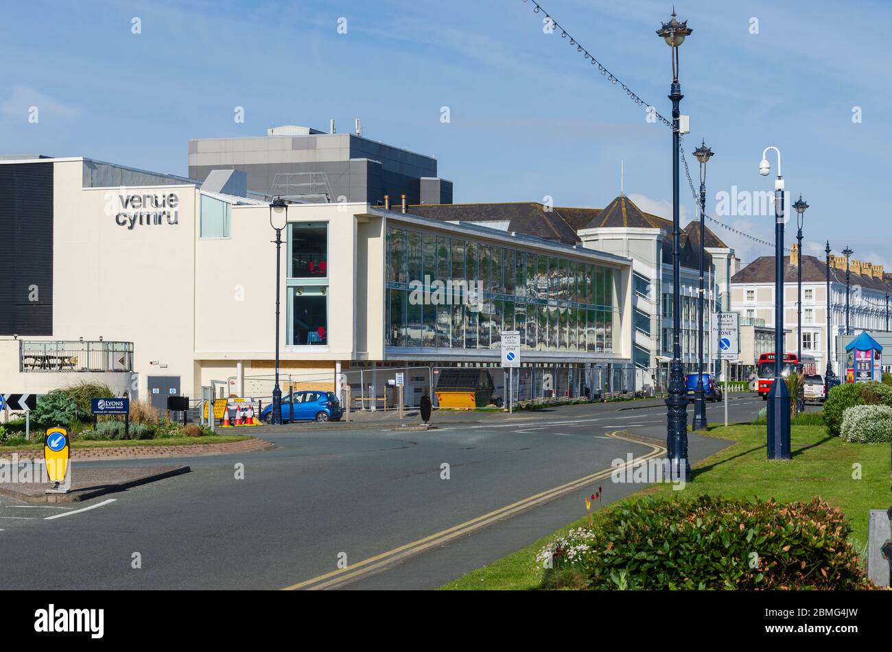 Llandudno, UK : 6. Mai 2019: Veranstaltungsort das Theater und Konferenzzentrum Cymru in Llandudno ist ein großer Kunst-, Konferenz- und Veranstaltungsort. Stockfoto