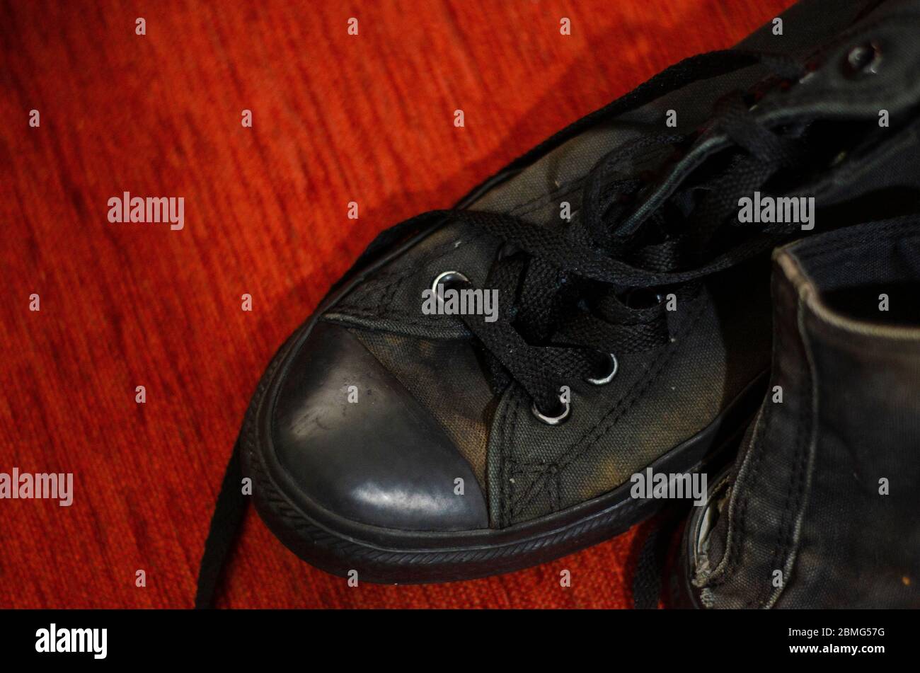 Zerlumpte Schwarze Stilvolle Schuhe, Vintage Schwarz Stilvolle Schuhe Stockfoto