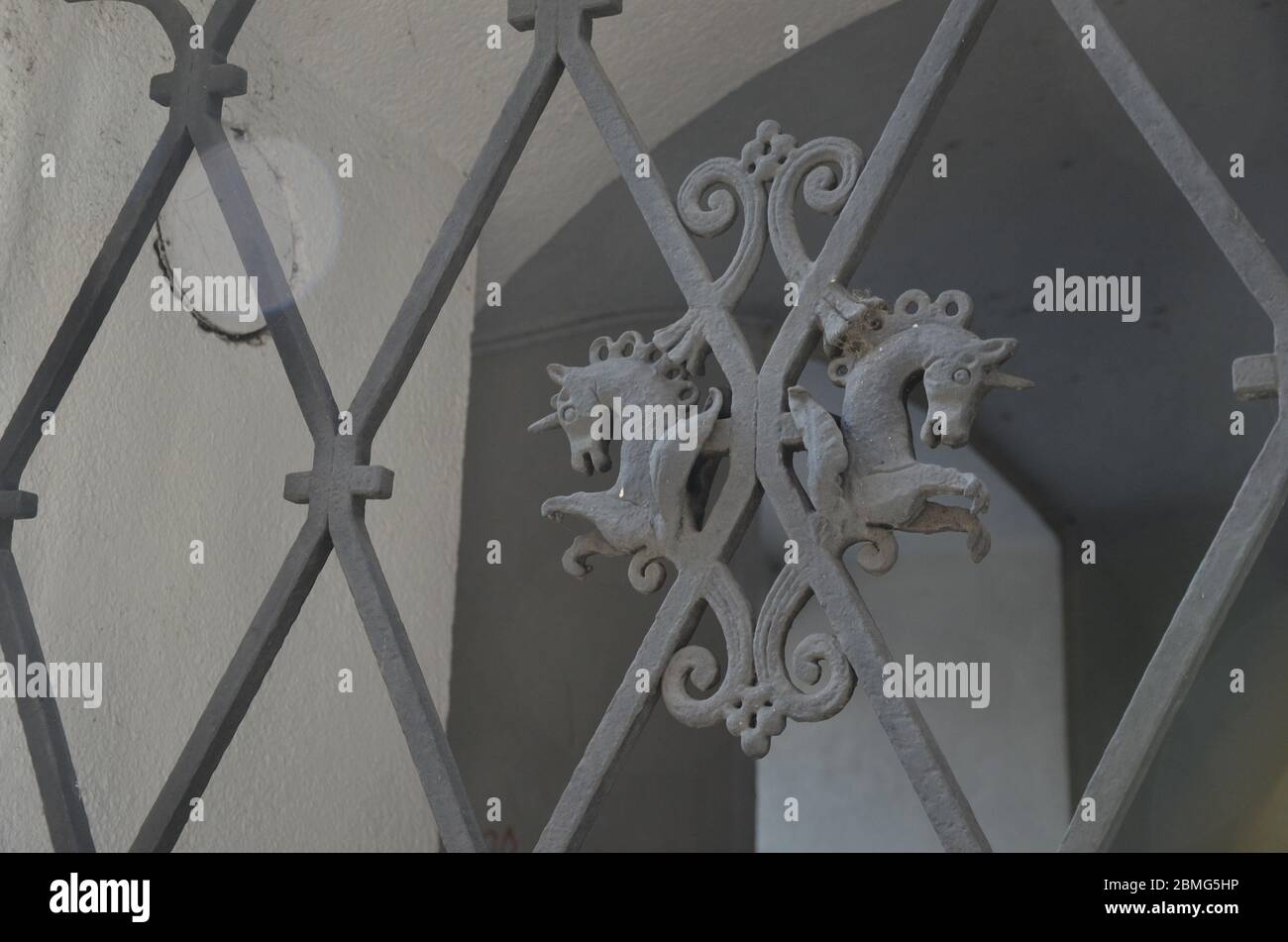 Ein spezieller antiker Metallrahmen in Pferdeform in Ljubljana. Stockfoto